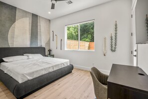 3 bedrooms, desk, iron/ironing board, travel crib