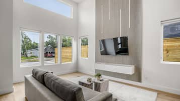 Een smart-tv, een open haard, een stereo en een kantoor