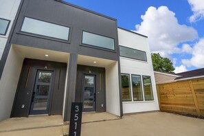 تفاصيل الفندق من الخارج