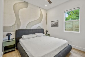 3 Schlafzimmer, Schreibtisch, Bügeleisen/Bügelbrett, Reisekinderbett