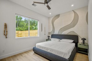6 habitaciones, escritorio y tabla de planchar con plancha 