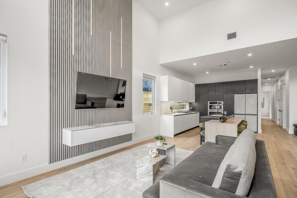 Smart TV, fireplace, stereo, offices