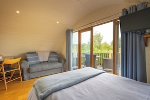 1 bedroom, bed sheets