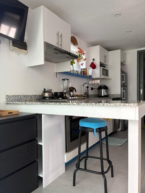Mikrovågsugn, ugn, spishäll och diskmaskin