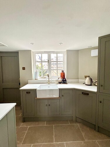 Character Main Street Cottage in Beautiful Town of Southwell