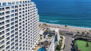A high-rise hotel with balconies overlooking a beach. - Luxurious Oceanfront Apartment in Fort Lauderdale (Fort Lauderdale Bea)