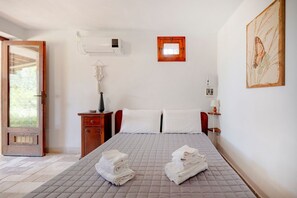 1 bedroom - GuestHost - Cozy studio apartment located on the ground floor, created inside a traditional Apulian trullo, ideal for a stay of two people.The property is surrounded by the greenery of the Apulian countryside and is located a short distance from Ostuni,  (Ostuni)