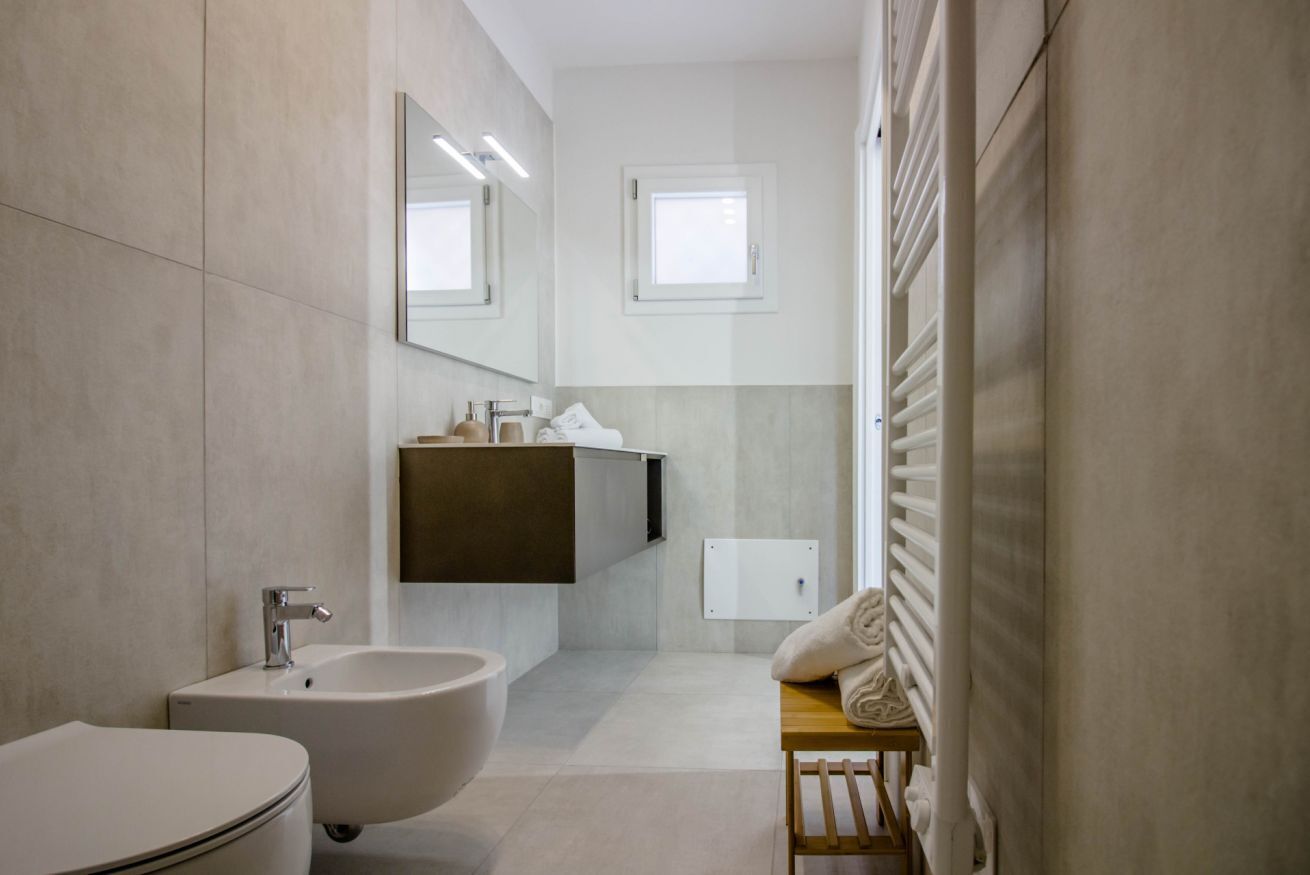 Bruser, bidet, håndklæder
