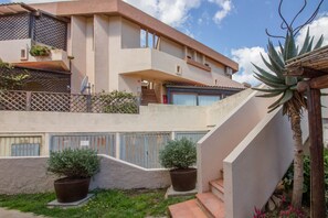 Exterior - GuestHost - Elegant Beachfront Wi-Fi & Parking (Golfo Aranci)