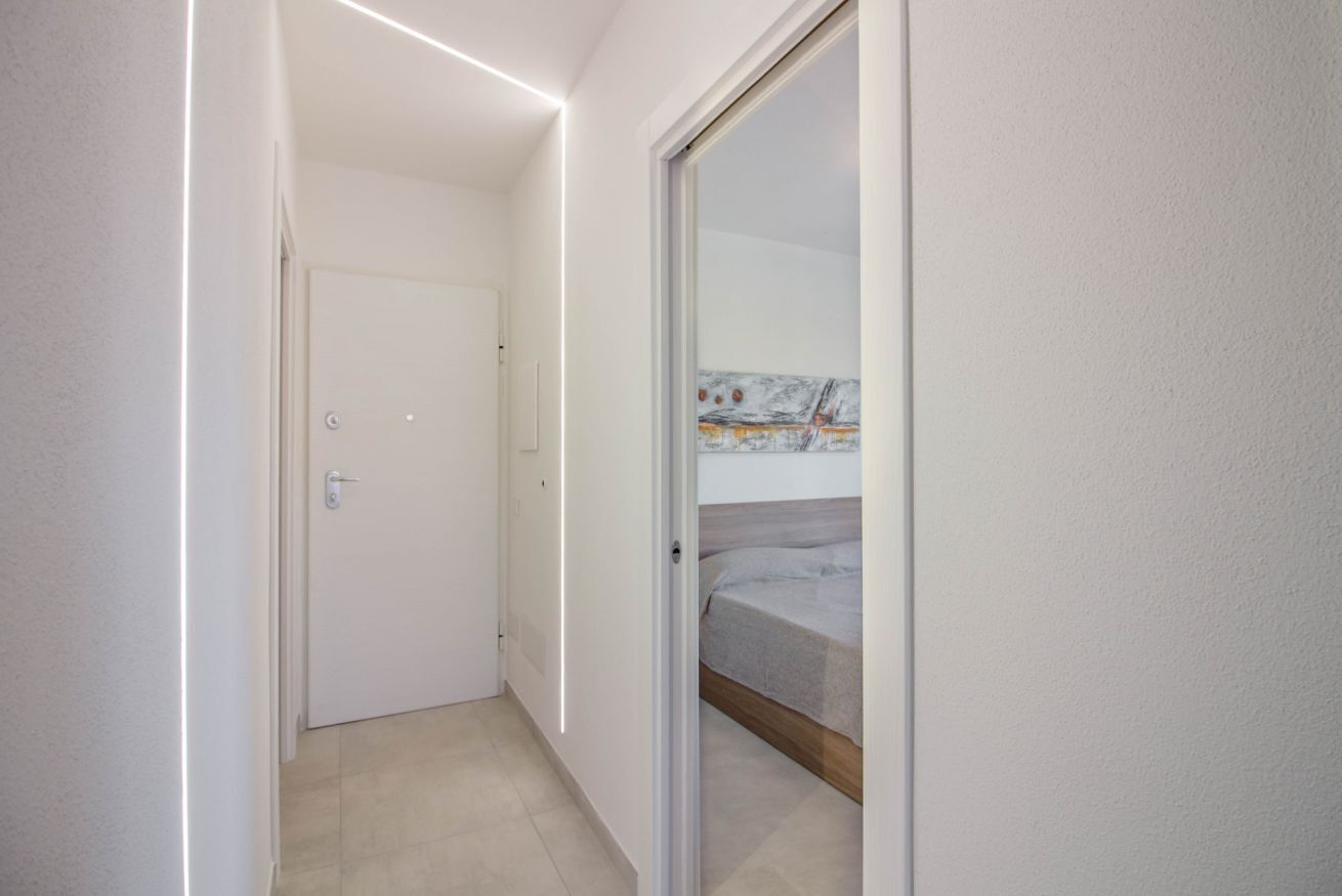 1 chambre, fer et planche à repasser