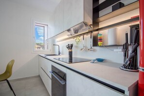 Refrigerador, lavavajillas y tostadora 