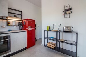 Refrigerador, lavavajillas y tostadora 