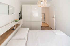 2 bedrooms, iron/ironing board, free WiFi, bed sheets