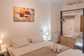 1 habitación, tabla de planchar con plancha, wifi gratis y ropa de cama