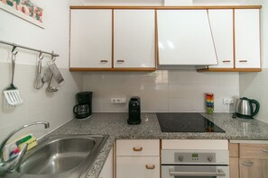 Fridge, microwave, oven, coffee/tea maker