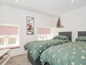 2 Schlafzimmer, individuell dekoriert, individuell eingerichtet