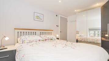 2 bedrooms, individually decorated, individually furnished, free WiFi