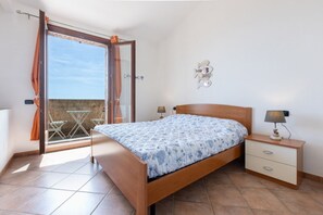 3 soverom, strykejern/-brett og reiseseng for barn