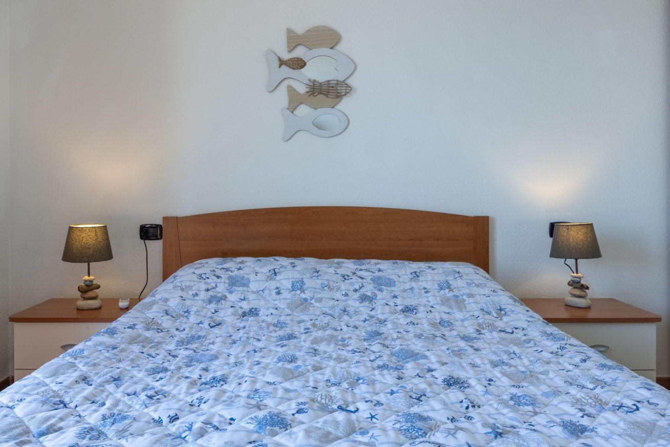 3 bedrooms, iron/ironing board, travel crib