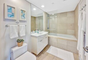 Haartrockner, Handtücher, Toilettenpapier