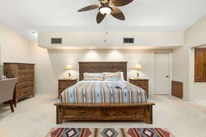 3 slaapkamers, een bureau, een strijkplank/strijkijzer, gratis wifi