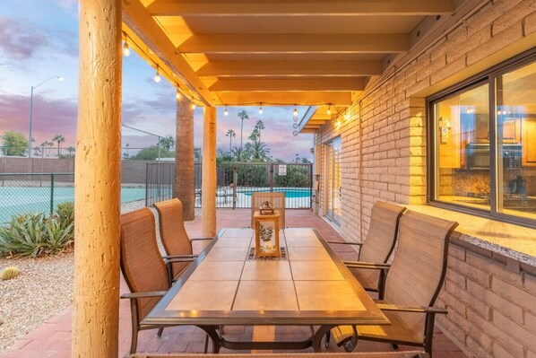 Outdoor dining