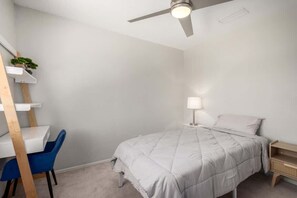 3 slaapkamers, een bureau, een strijkplank/strijkijzer, gratis wifi