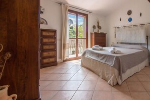 2 Schlafzimmer, Bügeleisen/Bügelbrett