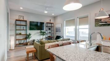 House | 4 bedrooms, desk, Internet