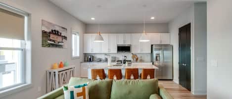 Casa | 4 dormitorios, escritorio, Internet