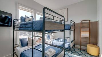 House | 4 bedrooms, desk, high-speed internet