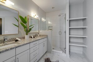 House - East Nash Oasis - 13 Beds - Going Fast (Nashville)