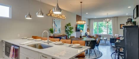 Hus | 4 sovrum, skrivbord och internet