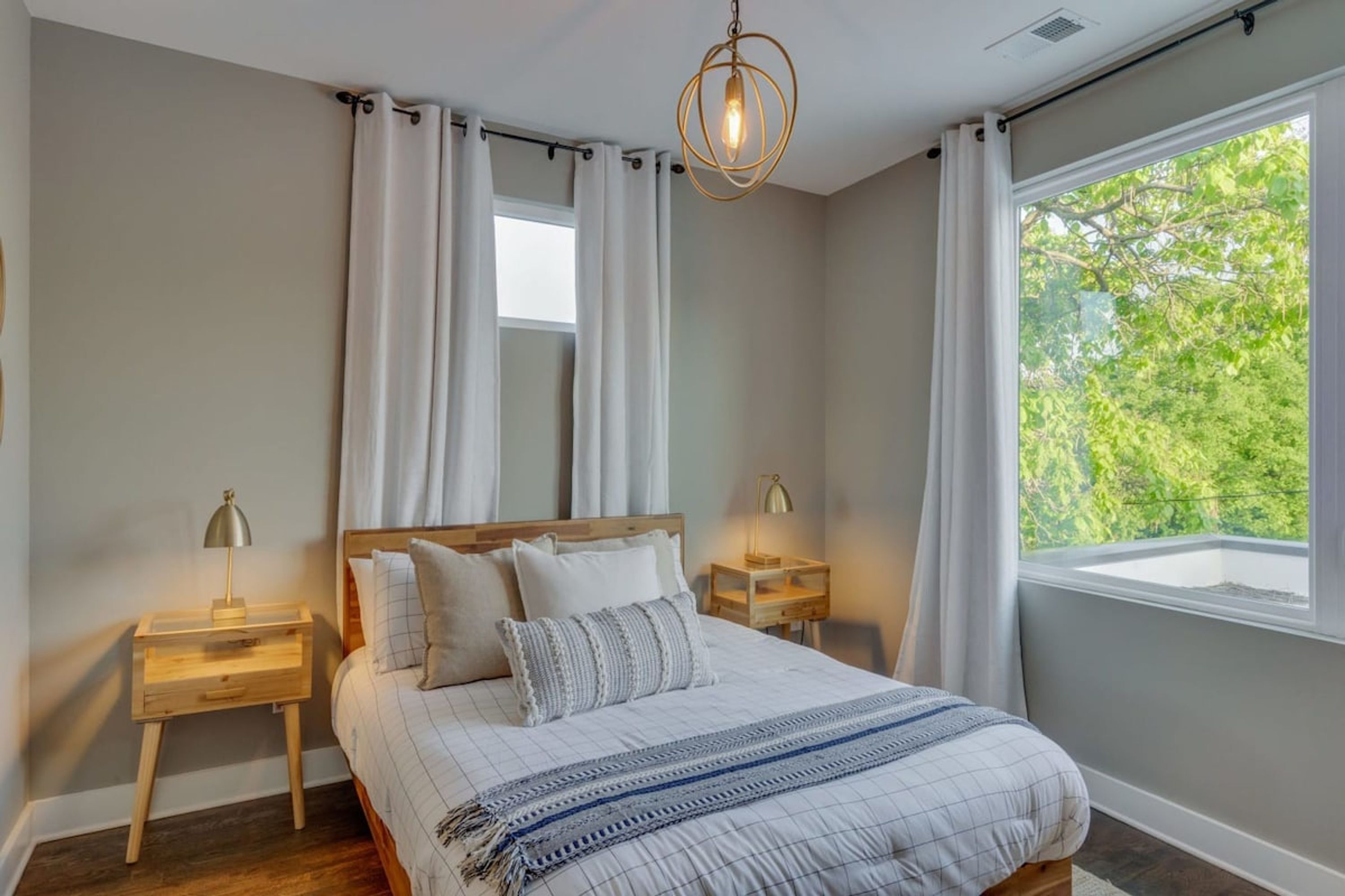 House | 4 bedrooms, desk, Internet