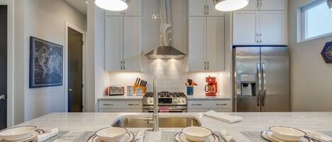 하우스 | 4 개의 침실, 책상, 인터넷