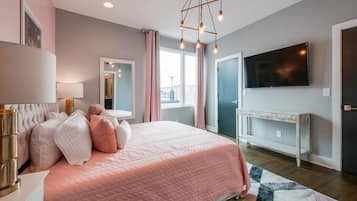 Talo | 8 makuuhuonetta, työpöytä, internet