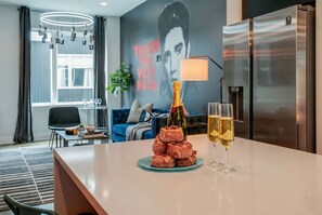 House | 8 bedrooms, desk, Internet - King Queen 2 Homes - 24 Beds City Views (Nashville)