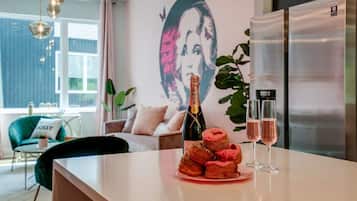 Talo | 8 makuuhuonetta, työpöytä, internet