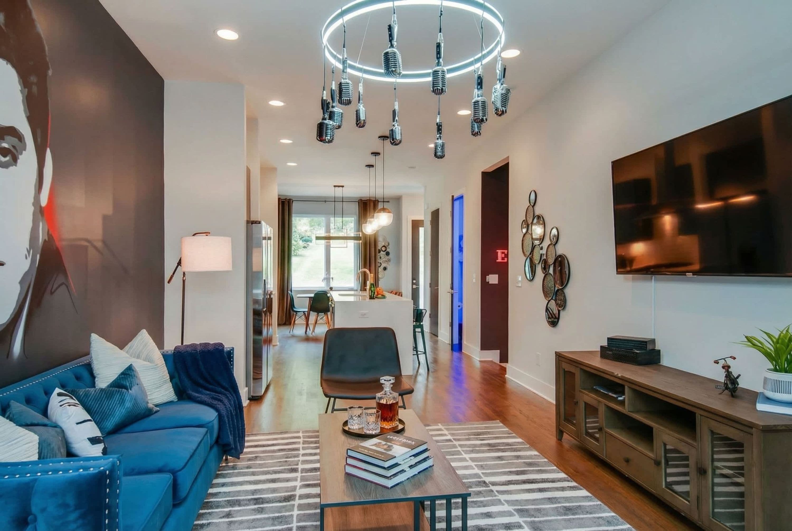 House | 8 bedrooms, desk, Internet