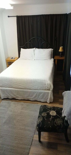 1 bedroom, internet - Nelson Inn - Heritage-C (Sheridan)