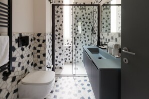 Shower, hair dryer, bidet, towels - GuestHost - Milan Piazza Ascoli Cosy Apt (Milano)