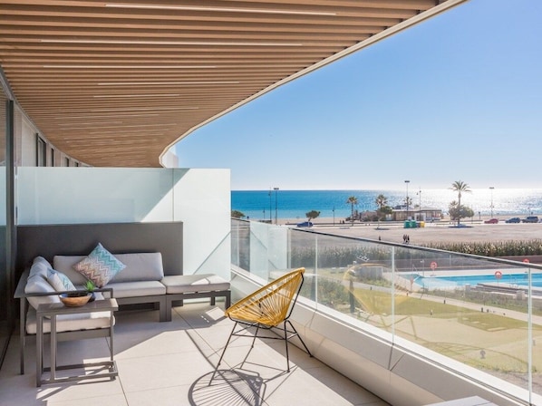 Terrace/patio - Torremolinos Apt w/ Terrace, Pool & Gym Access (Torremolinos)