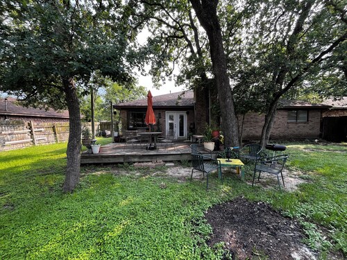 Charming 3-bedroom home. Near Midtown Park, Texas A&M, and downtown Bryan.