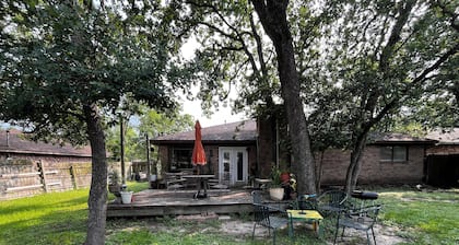 Charming 3-bedroom home. Near Midtown Park, Texas A&M, and downtown Bryan.
