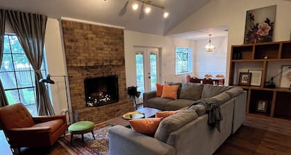 Charming 3-bedroom home. Near Midtown Park, Texas A&M, and downtown Bryan.