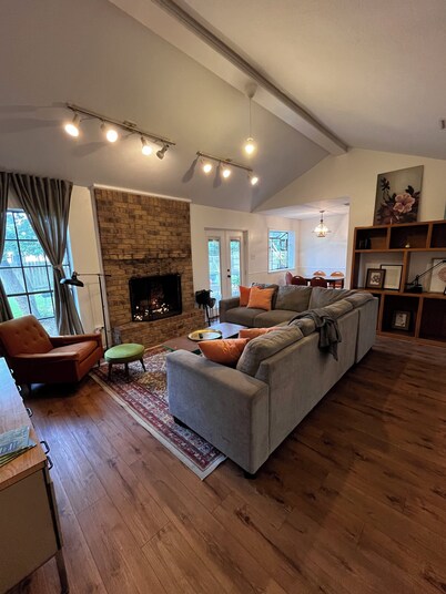 Charming 3-bedroom home. Near Midtown Park, Texas A&M, and downtown Bryan.