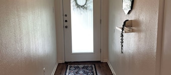 Charming 3-bedroom home. Near Midtown Park, Texas A&M, and downtown Bryan.