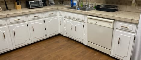 Microwave, oven, stovetop, dishwasher