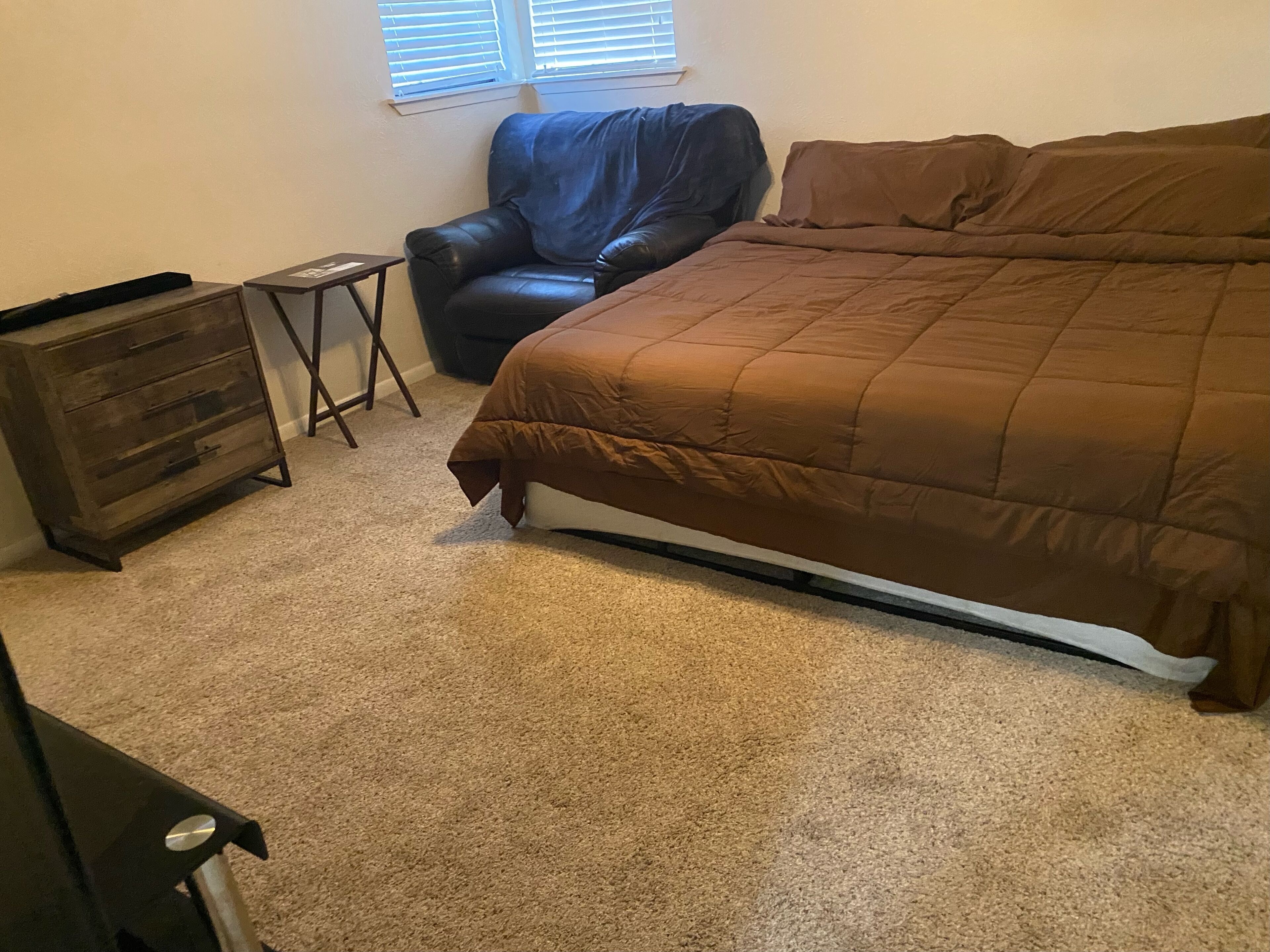 3 slaapkamers, een strijkplank/strijkijzer, wifi