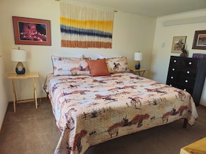 1 habitación, tabla de planchar con plancha, wifi gratis y ropa de cama